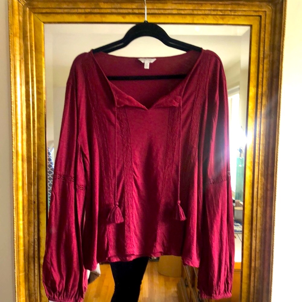 Lucky Brand Burgundy Long Sleeve Elastic Cuff Henley Top.